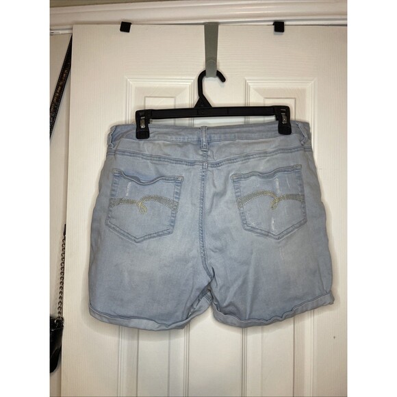 Justice JuniorPlus Size 20 Light Wash Distressed Jean Shorts Stretchy Rolled Hem - Picture 6 of 9